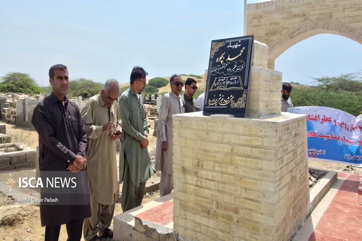 غبارروبی مزار شهدا و دیدار با خانواده شهید بچوه در هفته تعاون چابهار