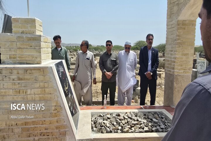 غبارروبی مزار شهدا و دیدار با خانواده شهید بچوه در هفته تعاون چابهار