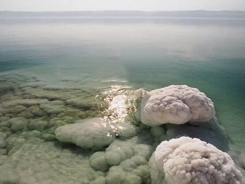 بارش برف نمک در دریاچه مرده، عجیبترین دریاچه جهان! + عکس