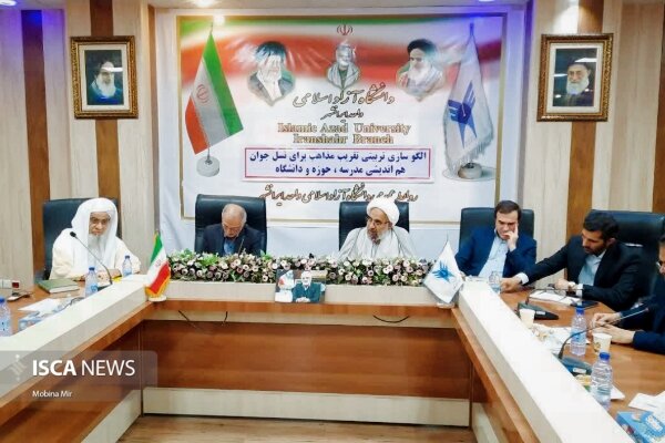 وحدت و همدلی، راه مقابله با تفرقه دشمنان است