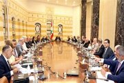 نشست کابینه دولت لبنان درباره سلاح مقاومت / وزرای حزب‌الله و امل جلسه را ترک کردند
