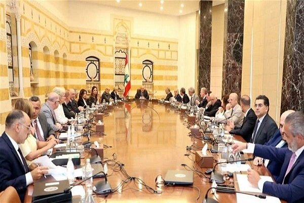 نشست کابینه دولت لبنان درباره سلاح مقاومت / وزرای حزب‌الله و امل جلسه را ترک کردند