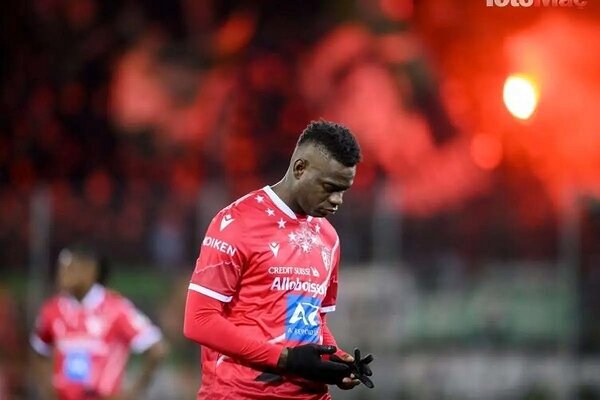 قلم قرمز سرمربی پرسپولیس روی نام مهاجم دیوانه