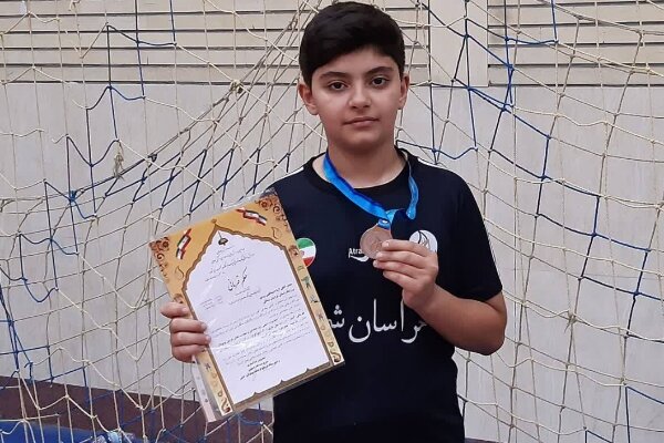 نایب‌قهرمانی نوجوان اسفراینی در رقابت‌های کشوری ورزش‌های زورخانه‌ای
