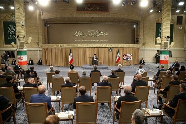 رهبر انقلاب: معیشت مردم مهمترین مسئله است/ برای انضباط بازار چاره‌اندیشی شود