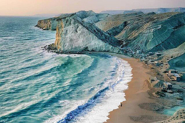 زیرساخت‌های فرسوده بندرعباس؛ از جاده‌های ناایمن تا فاضلاب دریا