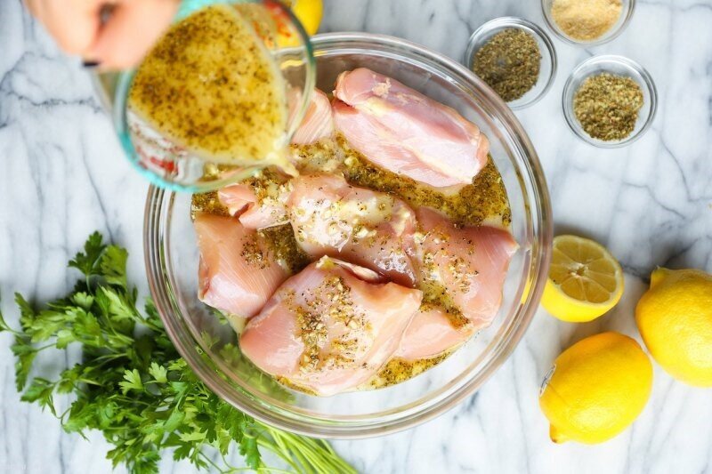 بهترین ترکیب ادویه برای پخت و مزه‌دار کردن مرغ + راز خوشمزه‌ شدن مرغ