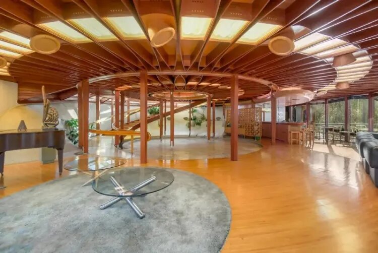 خانهای به شکل سفینه فضایی در نیویورک ؛ معماری زمینی با رنگ و بوی کهکشانی! + عکس