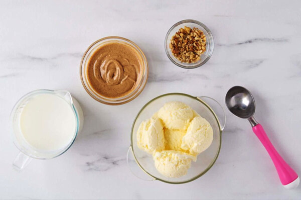 آموزش شیرینی پزی / طرز تهیه میلک شیک بادام زمینی به سبک بازاری