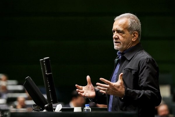 پزشکیان: اجازه نخواهیم داد میهن ما محل تاخت و تاز دشمنان شود