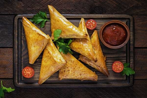 آموزش آشپزی / طرز تهیه سمبوسه پیتزایی با لواش، بسیار سریع و خوشمزه