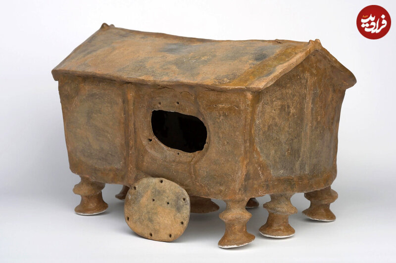 کشف خانۀ سفالی ۲۷۰۰ ساله که چهار نفر در آن دفن شدهاند + عکس