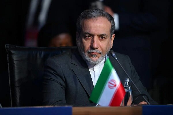 عراقچی به عاصم منیر: ایران قاطعانه مقابل هرگونه ماجراجویی آمریکا میایستد عراقچی به عاصم منیر: ایران قاطعانه مقابل هرگونه ماجراجویی آمریکا میایستد
