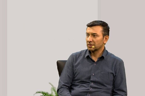 نمایشگاه «آوازهای دوردست» نگاهی به کارخانه کوچک ایام اسارت/ دستسازههایی که برای بقا ساخته شد نمایشگاه «آوازهای دوردست» نگاهی به کارخانه کوچک ایام اسارت/ دستسازههایی که برای بقا ساخته شد