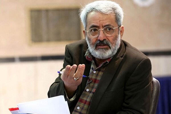 تحمیل تصمیم به رهبری توهین آشکار است/ عدم درک تندروهای خودشیفته از واقعیات کشور