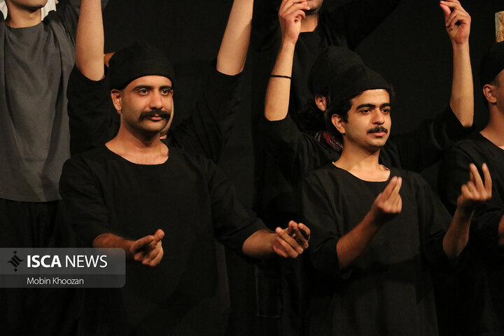 اجرای «مضحکه شاهبث» در دل کویر با همراهی هنردوستان یزدی