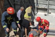 نجات کارگر ۴۰ ساله از گودبرداری ۶ متری در کرمانشاه