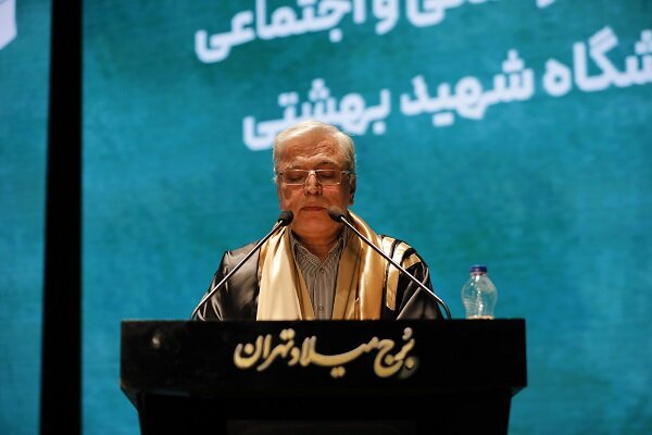 آموزش را در هیچ مقطعی از زندگی از دست ندهید/ موفقیت در گرو همراه شدن با تغییرات جهان