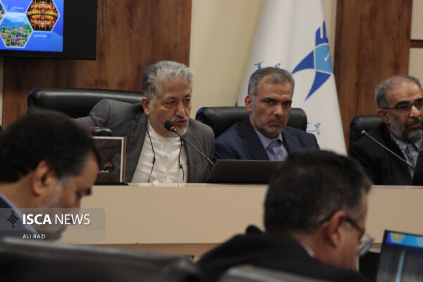 دانشگاه آزاد باید حل مشکلات جامعه را در اولویت قرار دهد