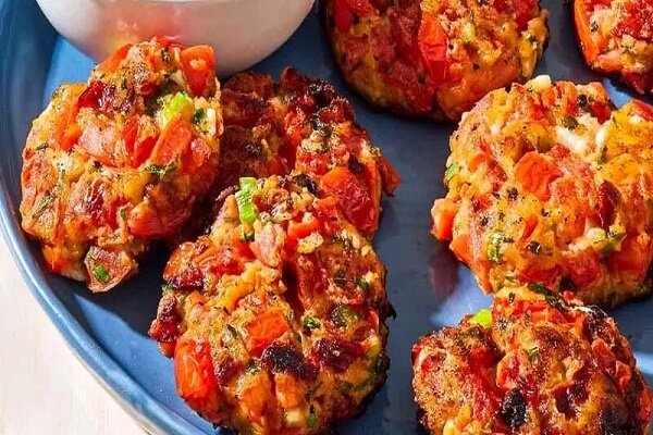 آموزش آشپزی / طرز تهیه کتلت گوجه فرنگی؛ غذایی خاص از جزیره سانتورینی یونان