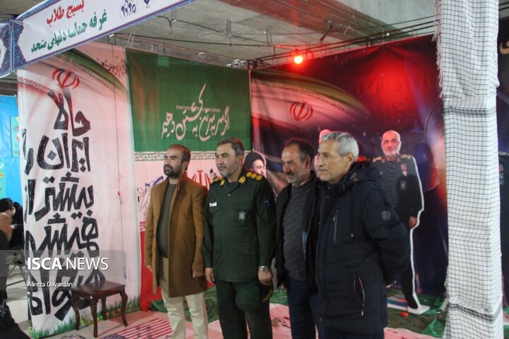 نمایشگاه دفاع مقدس در اردبیل