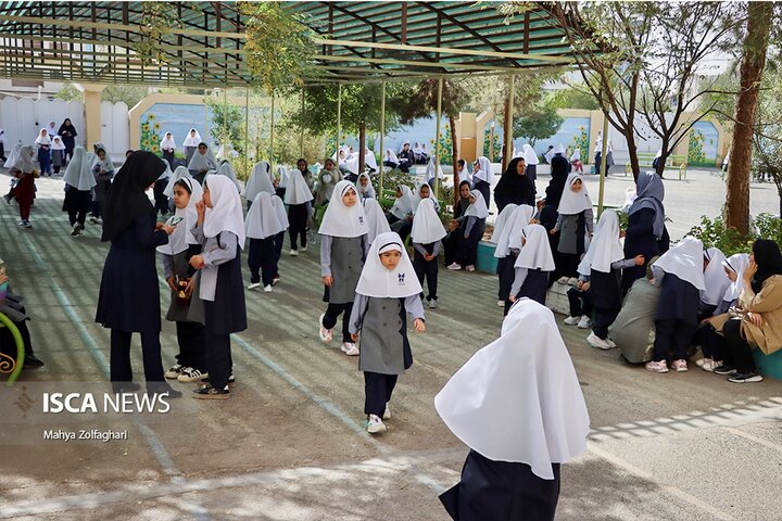 آغاز سال تحصیلی در مجتمع آموزشی سما یزد همزمان با هفته دفاع مقدس