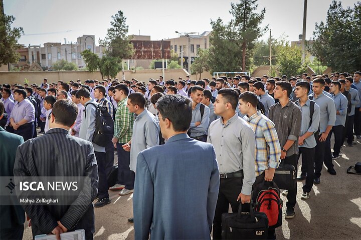 آغاز سال تحصیلی در مجتمع آموزشی سما یزد همزمان با هفته دفاع مقدس