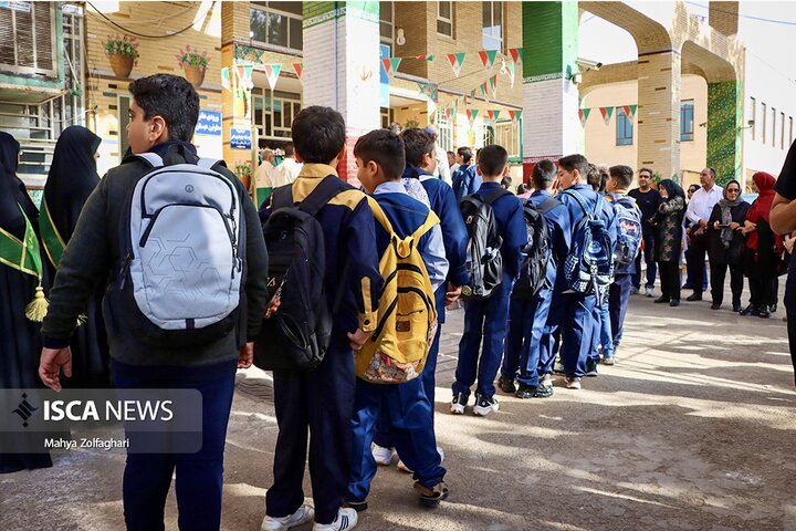 آغاز سال تحصیلی در مجتمع آموزشی سما یزد همزمان با هفته دفاع مقدس