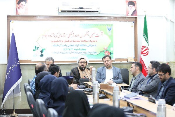 عبرت از تاریخ، بصیرت‌آفرین و راهگشای آینده است/ وحدت ملی بزرگ‌ترین سرمایه ایران برای عبور از بحران‌هاست