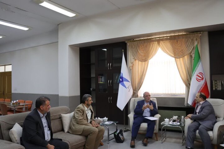 باید از موضع اقتدار با اروپا سخن گفت