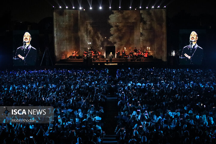 کنسرت علیرضا قربانی در فضای باز باغ دولت آباد یزد