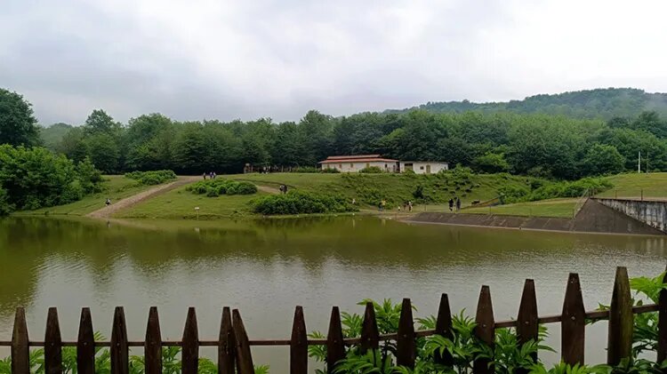 دهکده توریستی برنجستانک کجاست؟