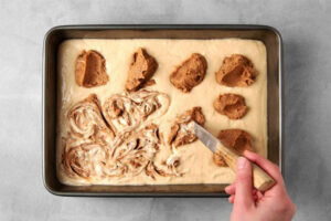 آموزش شیرینی پزی / طرز تهیه کیک دارچینی به روش بازاری در خانه