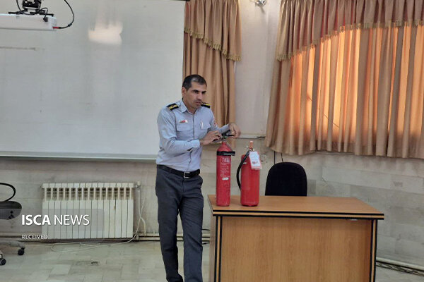 مانور ایمنی و اطفای حریق در دانشگاه آزاد خراسان شمالی برگزار شد