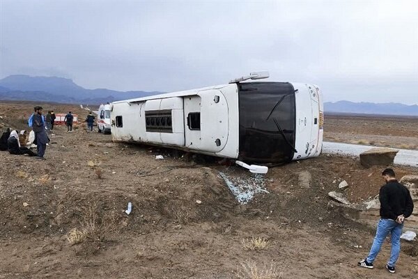 علت واژگونی اتوبوس در فیروزکوه؛ خستگی و خواب‌آلودگی راننده