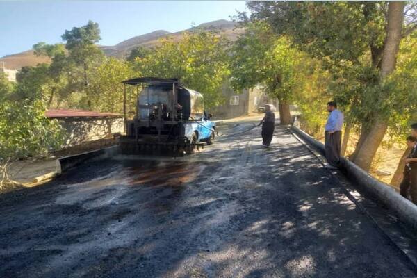 عملیات آسفالت ریزی معابر روستای ملکشاه