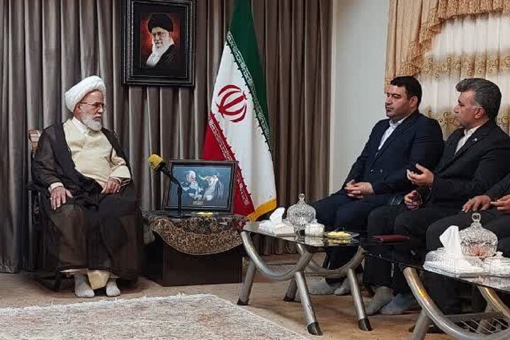 تأکید نماینده ولی‌فقیه در استان کرمانشاه بر بهره‌گیری از ظرفیت نخبگان در تصمیم‌سازی و قانون‌گذاری کشور