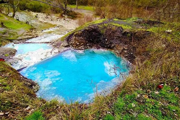 بهترین زمان برای سفر به چشمه آبگرم بلیران در پاییز + عکس