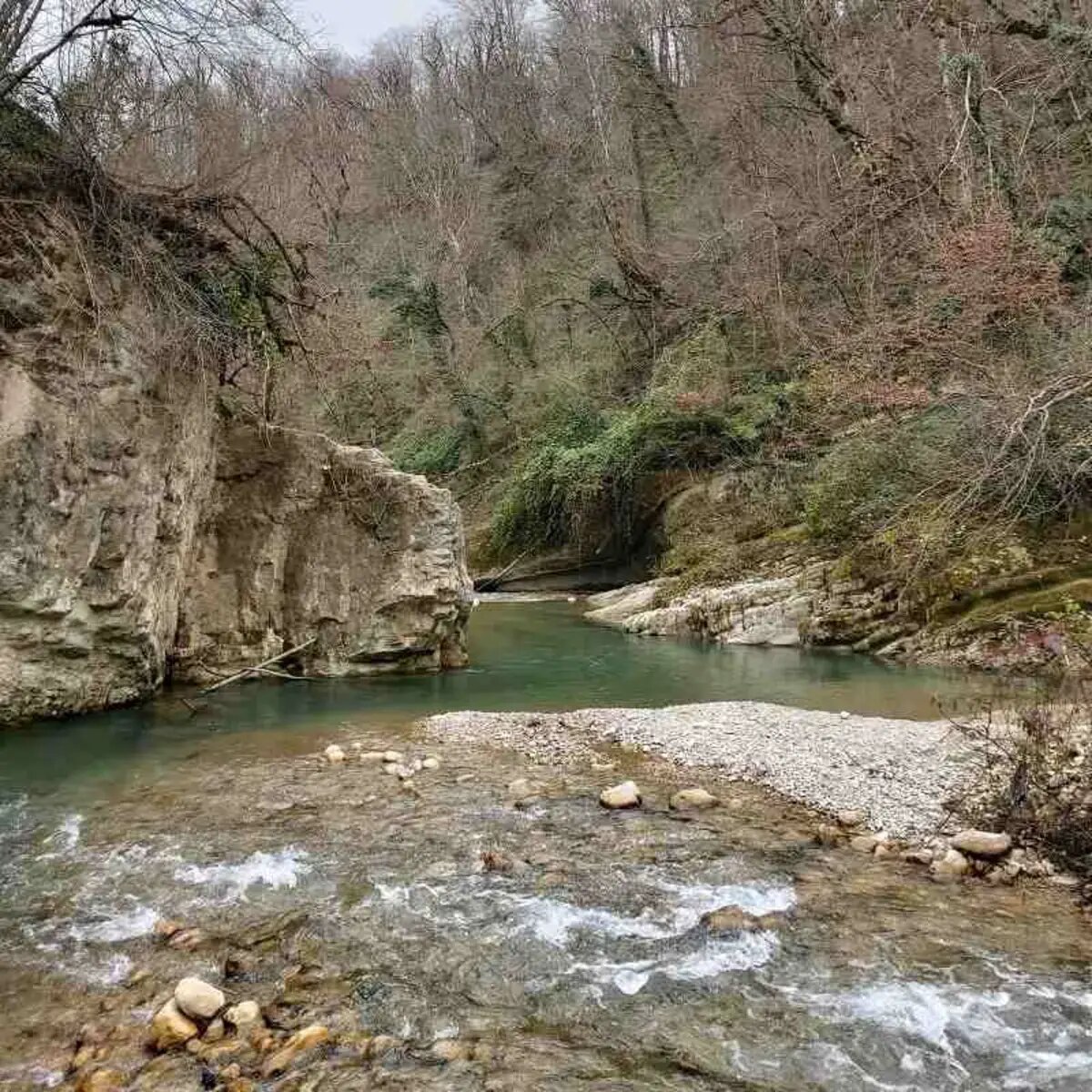 بهترین زمان برای سفر به چشمه آبگرم بلیران در پاییز + عکس