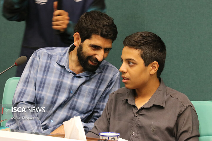 کتابخانه مرکزی یزد میزبان نشست صمیمی نوجوانان با بهزاد دانشگر به مناسبت هفته کودک و نوجوان