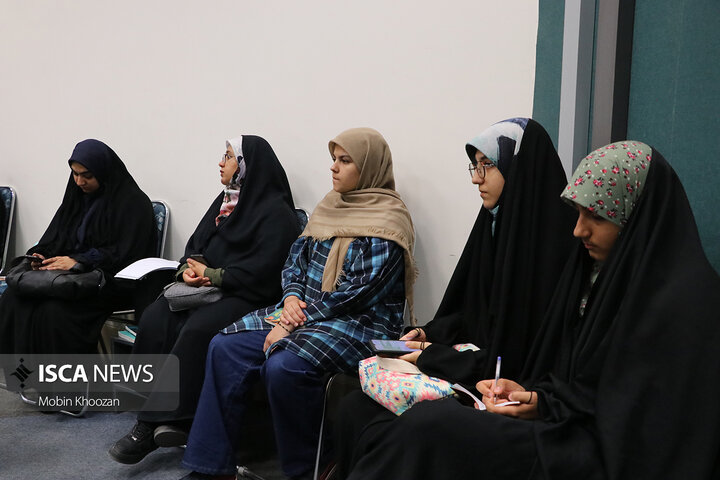 کتابخانه مرکزی یزد میزبان نشست صمیمی نوجوانان با بهزاد دانشگر به مناسبت هفته کودک و نوجوان