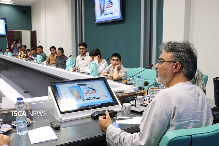 کتابخانه مرکزی یزد میزبان نشست صمیمی نوجوانان با بهزاد دانشگر به مناسبت هفته کودک و نوجوان