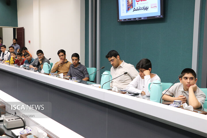 کتابخانه مرکزی یزد میزبان نشست صمیمی نوجوانان با بهزاد دانشگر به مناسبت هفته کودک و نوجوان