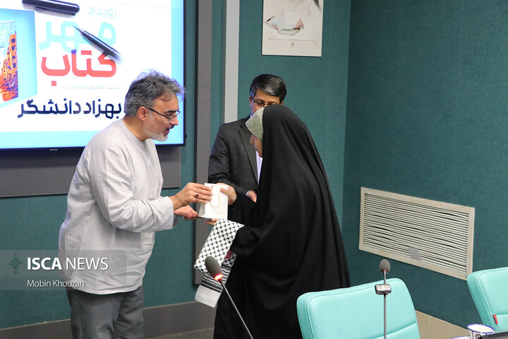 کتابخانه مرکزی یزد میزبان نشست صمیمی نوجوانان با بهزاد دانشگر به مناسبت هفته کودک و نوجوان