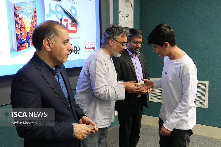 کتابخانه مرکزی یزد میزبان نشست صمیمی نوجوانان با بهزاد دانشگر به مناسبت هفته کودک و نوجوان