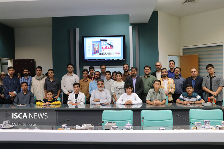 کتابخانه مرکزی یزد میزبان نشست صمیمی نوجوانان با بهزاد دانشگر به مناسبت هفته کودک و نوجوان