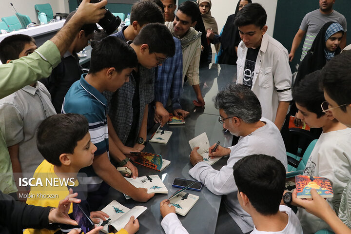 کتابخانه مرکزی یزد میزبان نشست صمیمی نوجوانان با بهزاد دانشگر به مناسبت هفته کودک و نوجوان