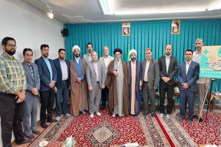 انس با قرآن، راه هدایت و مصونیت جامعه است