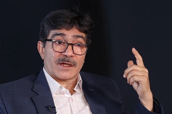 اختلاف در تیم اقتصادی دولت عامل بی‌نظمی در بازار است/ دود ناهماهنگی‌ وزیر و رئیس‌کل در چشم مردم