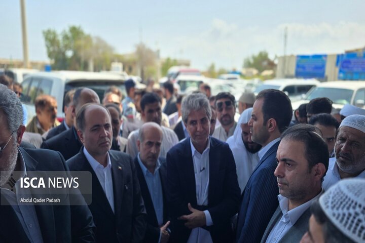 وزیر جهاد کشاورزی از اسکله کنارک بازدید کرد